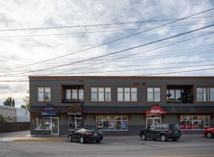 Location Location!! 2bd2ba Condo in the heart of Downtown Invermere!