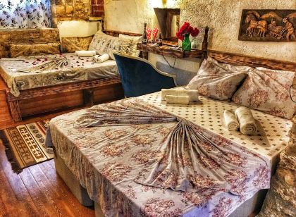 Parmis Boutique House