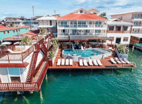 Tropical Suites Hotel