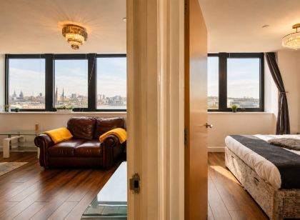 Sidemersey Livings - 2 Bedroom Central Skyline Apartment with Views
