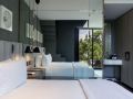 brick-hotel