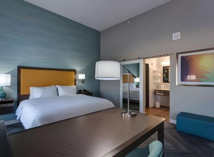 Hampton Inn & Suites Wichita/Airport