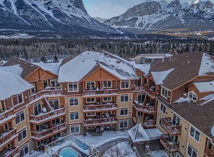 Falcon Crest Lodge by Clique