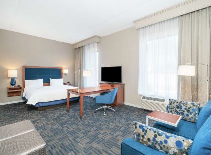 Hampton Inn & Suites Newburgh - Stewart Airport