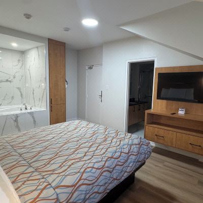 Single-Floor 1 Queen Bed Suite, Heart-Shaped Jetted Tub (Non-Wheelchair Accessible) Single-Floor 1 Queen Bed Suite, Heart-Shaped Jetted Tub (Non-Wheelchair Accessible) Super 5 Inn Promo Code