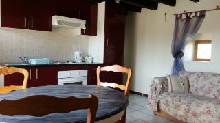 1-bedroom-tranquil-cottage-on-lake