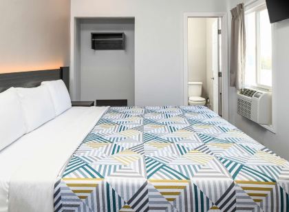 洛杉磯港摩托爾旅館6號-聖佩德羅,CA