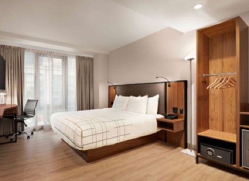 La Quinta Inn & Suites by Wyndham Times Square South