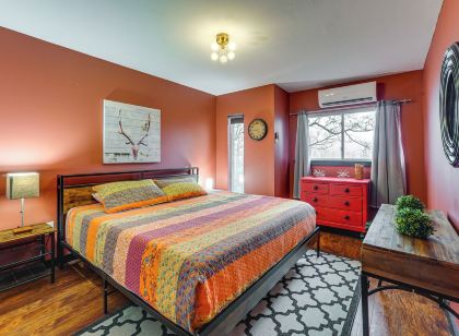 Mtn-View Gem w/ Deck & Hot Tub in Tannersville