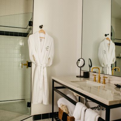 Premier Room, 1 King Bed (Artist's) Premier Room, 1 King Bed (Artist's) Emeline Promo Code