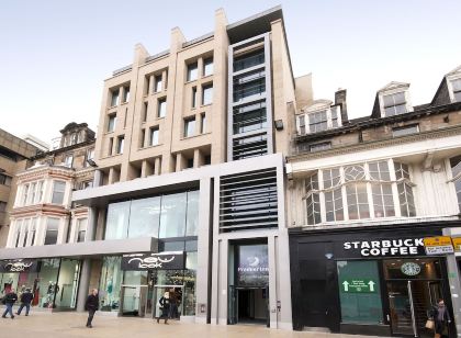 Premier Inn Edinburgh (Princes Street)
