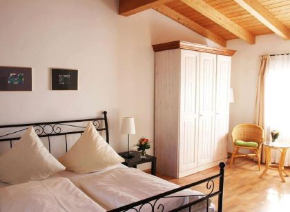 Hotel, Pension, Appartements "Zur Dorfschänke"