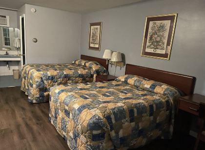 Budget Host Three Crowns Motor Lodge