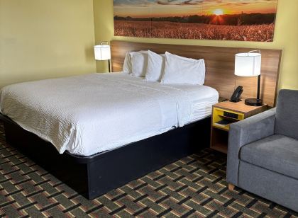 Days Inn by Wyndham Park City Kansas