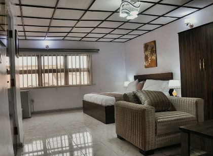 Jolie Suites