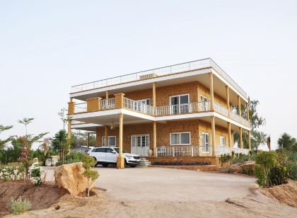 Chotsa's Farm House