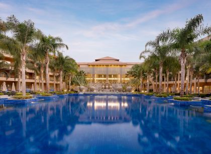 Dusit Thani LakeView Cairo