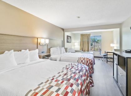 Red Roof Inn & Suites Fayetteville - Fort Bragg