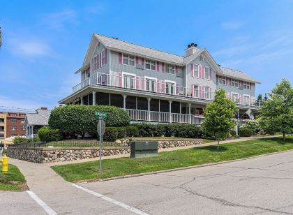 Harbor House Inn