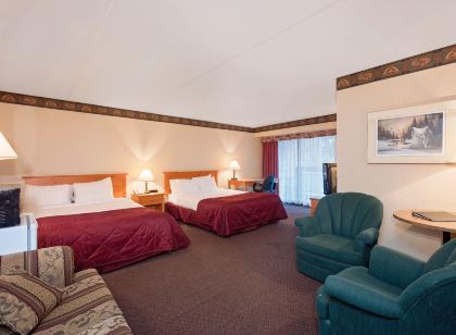 Ramada by Wyndham Pinewood Park Resort North Bay