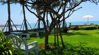 chomtalay-resort-at-had-chaosamran-beach
