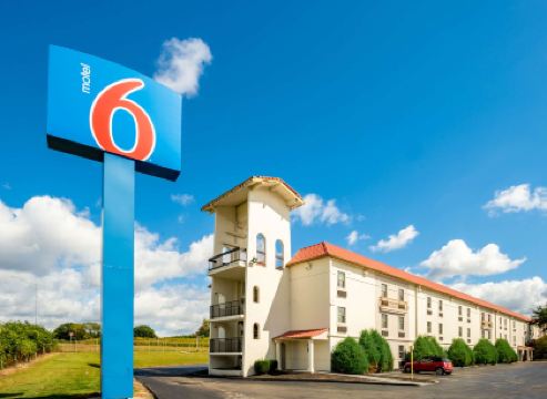 Motel 6 Hazelwood, MO