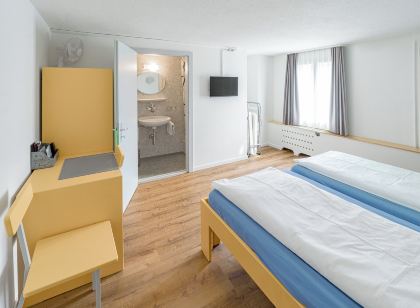 Hirschen Backpacker-Hotel & Pub