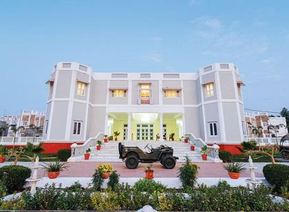 Dowlat Villas Palace
