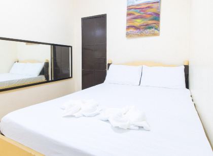 Golden Goddess Hotel Malasiqui Pangasinan by RedDoorz