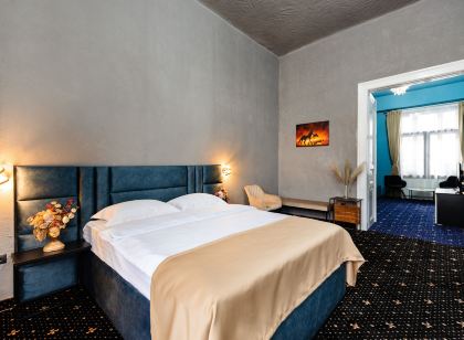 Palace Bulevard Inn