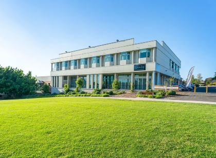 Sfera's Park Suites & Convention Centre