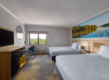 Days Inn & Suites by Wyndham Kansas City South