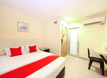 Super OYO 635 Seven Days Hotel