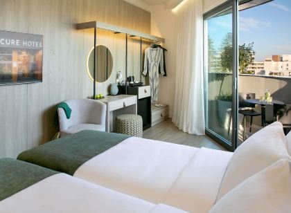 Mercure Larnaca Finikoudes Beach