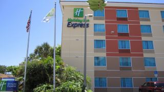 holiday-inn-express-cruise-airport-an-ihg-hotel