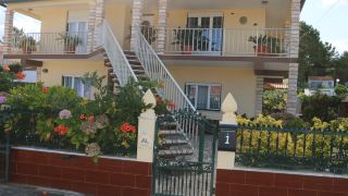 3-bedroom-apartment-in-a-ground-floor-of-a-vila-wseparate-kitchen-living-room