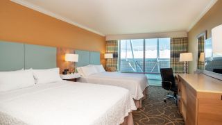 hampton-inn-and-suites-by-hilton-vancouver-downtown