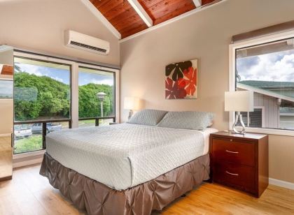 PRIVATE Ocean Front Cottage Over Looking Beautiful Kalapaki Bay
