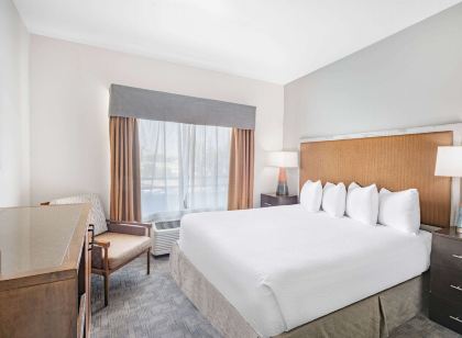 Ramada by Wyndham Bakersfield North