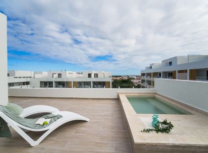 4 Bedroom Beach Penthouse w Private Rooftop