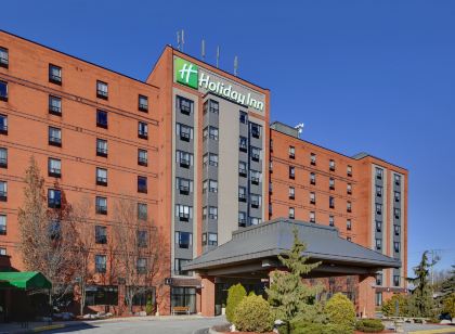Holiday Inn & Suites Windsor (Ambassador Bridge) by IHG