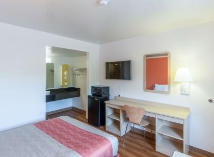 Motel 6 Redding, CA - North