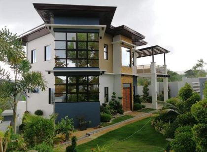 Villa - Sleeps 10 - Communal Pool - Parking