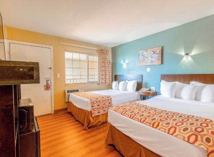 Hotel Avenida - Oceanside Camp Pendleton