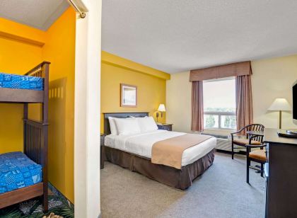 Super 8 by Wyndham Barrie South