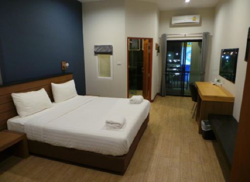 เบิร์ด เดย์ บูติค โฮเต็ล