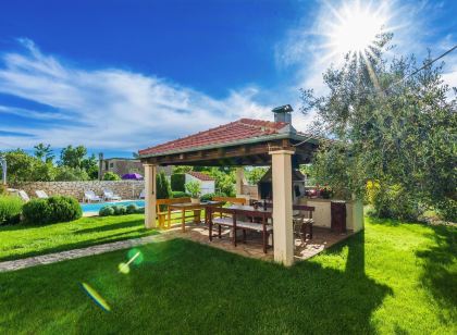 Apartment in Nin Near the Beach & Pool