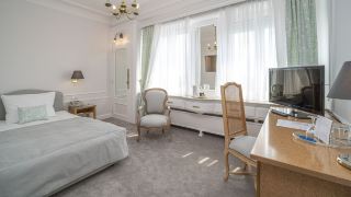 grand-hotel-cravat