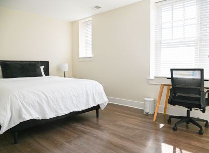 Spacious 2 BR Apartment 10 Minutes From Downtown in The Heart of Midtown