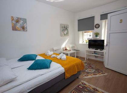 Bosanska Avlija Authentic Sarajevo Stay with Garden